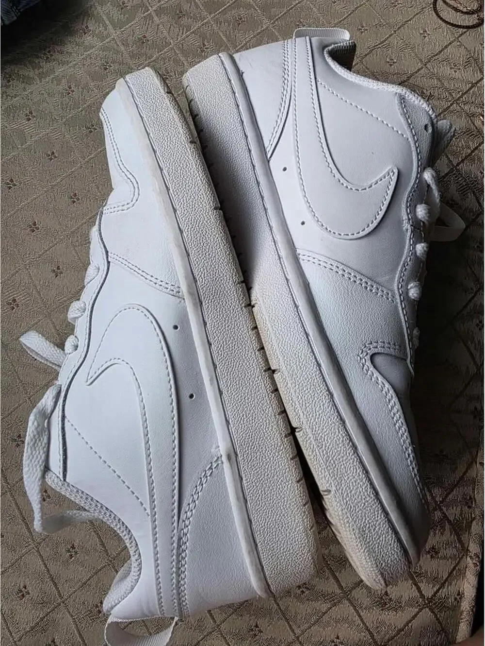 Youth Nike court borough white sneaker